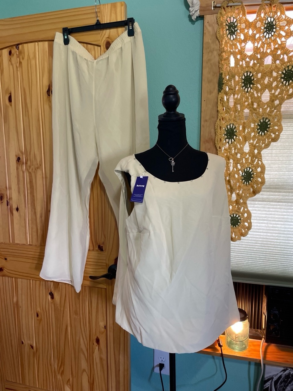 Source Unknown Cream Wide-Leg Pants & Shell Top Set